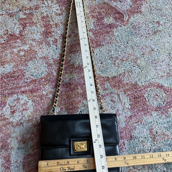 Vintage bag with a chain strap. - Picture 10 of 11